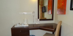Hotel Livadhiotis City